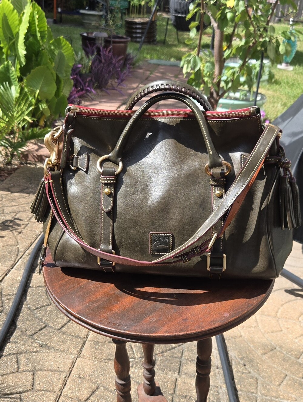 🌻Dooney Large Tassel Satchel Olive Green Leather Shoulder Bag. Beautiful Patina - Picture 14 of 16